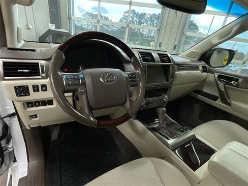 Used 2017 Lexus GX 460 Premium w/ Premium Package AWD/4WD image 13