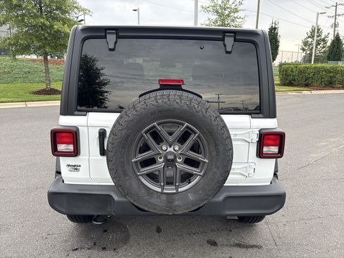 Used 2024 Jeep Wrangler Sport AWD/4WD image 8