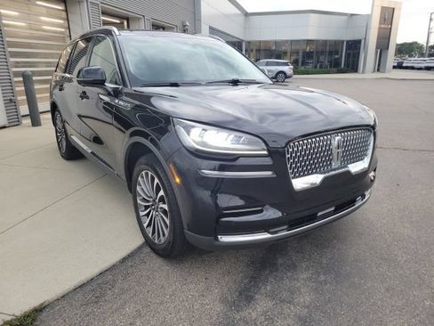 Certified 2024 Lincoln Aviator Reserve w/ Elements Package Plus AWD/4WD image 3