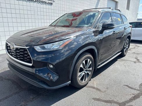Used 2020 Toyota Highlander XLE FWD image 1