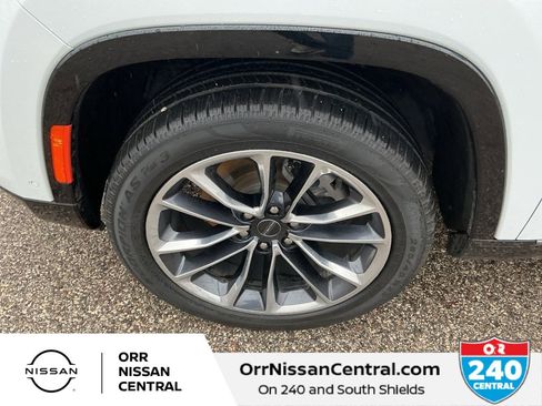 Used 2023 Jeep Wagoneer L Series III w/ Premium Group I image 9