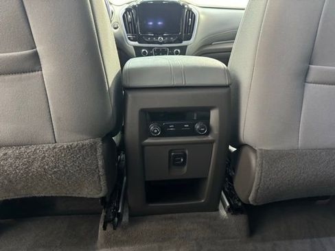 Used 2020 Chevrolet Traverse LT image 30