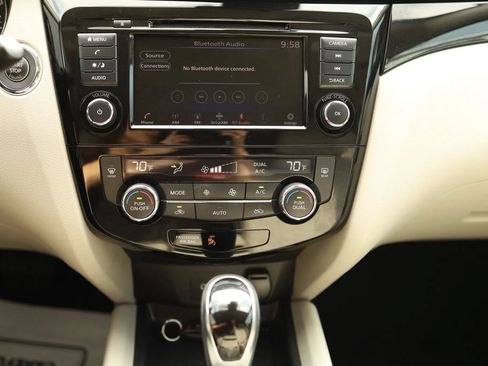 Used 2021 Nissan Rogue Sport SV FWD image 31