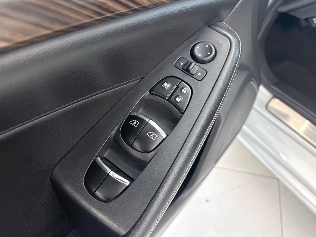Used 2018 Nissan Maxima Platinum FWD image 25