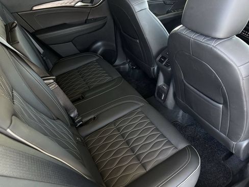 Used 2022 Buick Envision Avenir w/ Technology Package II AWD/4WD image 27
