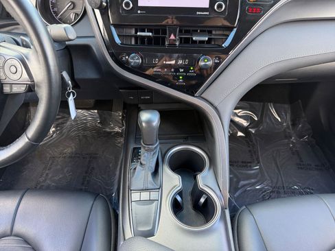 Used 2024 Toyota Camry SE image 11