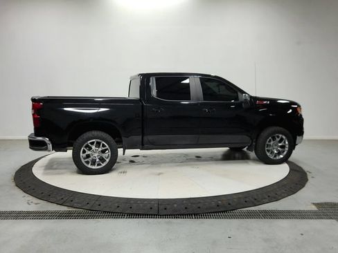Used 2022 Chevrolet Silverado 1500 LT w/ Z71 Off-Road Package AWD/4WD image 9
