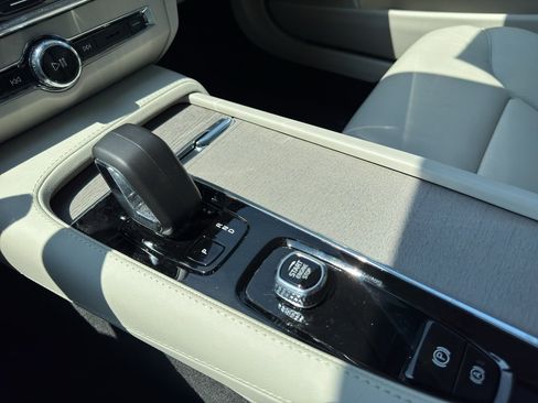 Certified 2025 Volvo V90 B6 Cross Country Plus AWD/4WD image 20