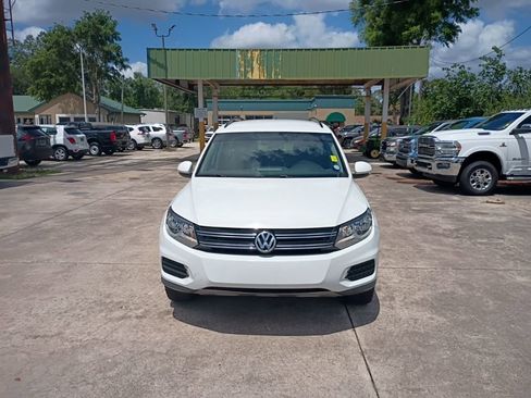 Used 2017 Volkswagen Tiguan Limited w/ Premium Package FWD image 17