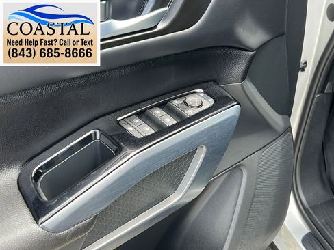 Used 2025 Nissan Pathfinder SL FWD image 7