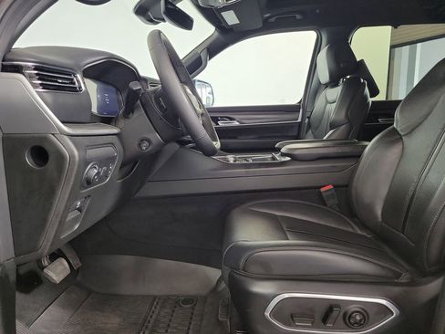 Used 2024 Jeep Wagoneer Series III w/ Premium Group I image 11