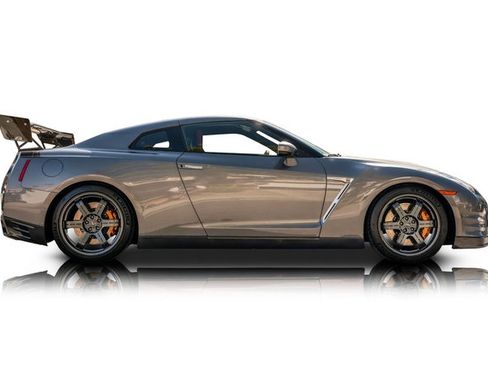 Used 2016 Nissan GT-R Black Edition AWD/4WD image 2