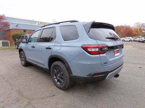 New 2025 Honda Pilot TrailSport image 4
