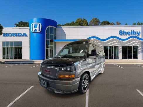 Used 2024 GMC Savana 2500 w/ Driver Convenience Package image 4