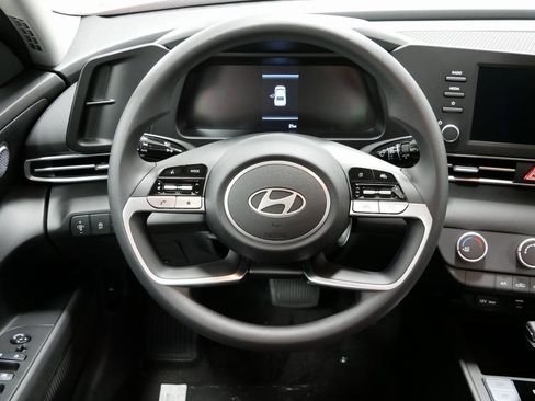 New 2025 Hyundai Elantra SE image 16