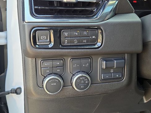 Used 2025 GMC Yukon XL Elevation w/ Elevation Premium Package AWD/4WD image 28