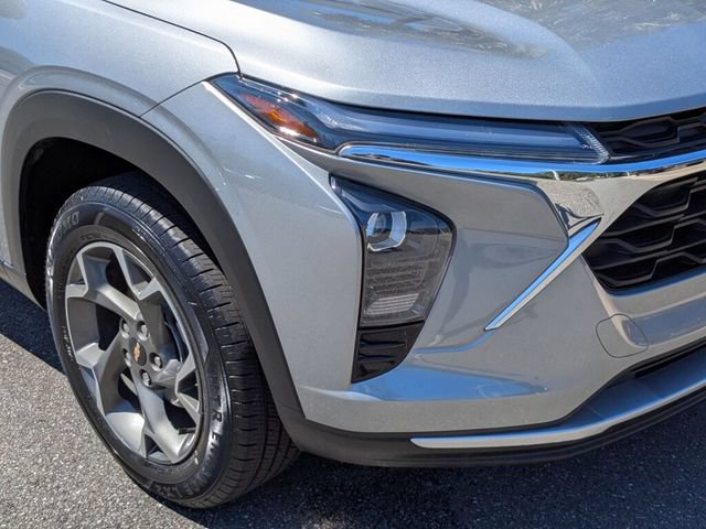 Used 2024 Chevrolet Trax LT w/ Driver Confidence Package FWD image 2