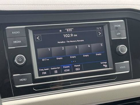 Used 2024 Volkswagen Jetta SE w/ Panoramic Sunroof Package FWD image 28