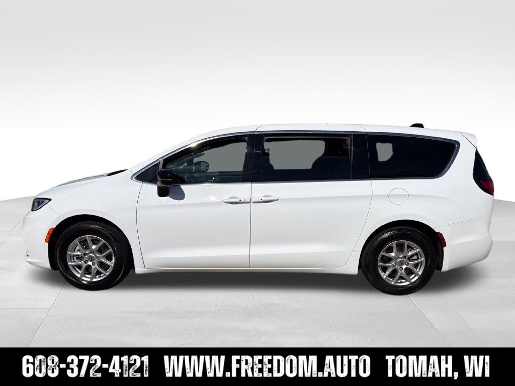 Used 2025 Chrysler Pacifica Select FWD image 3