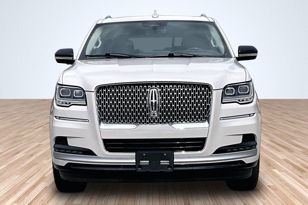 Used 2022 Lincoln Navigator Reserve AWD/4WD image 3