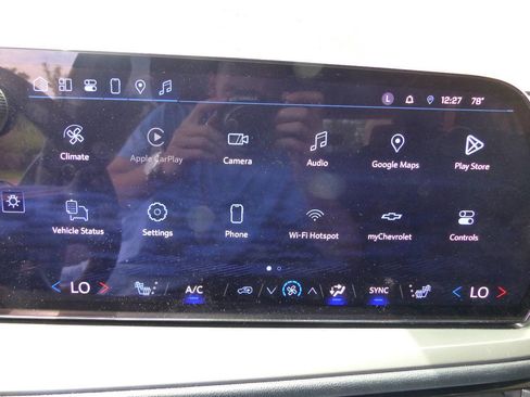 Used 2025 Chevrolet Traverse LT w/ LPO, Floor Liner Package AWD/4WD image 33