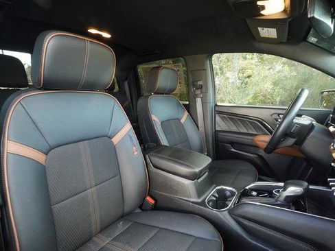 Used 2024 GMC Canyon AT4 w/ Technology Package image 27