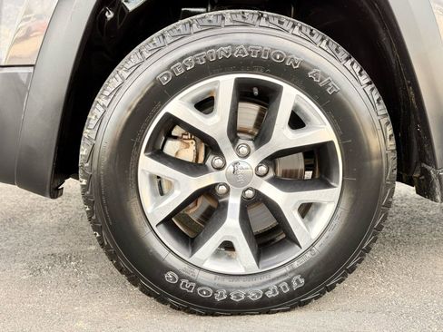 Used 2016 Jeep Cherokee Trailhawk image 15