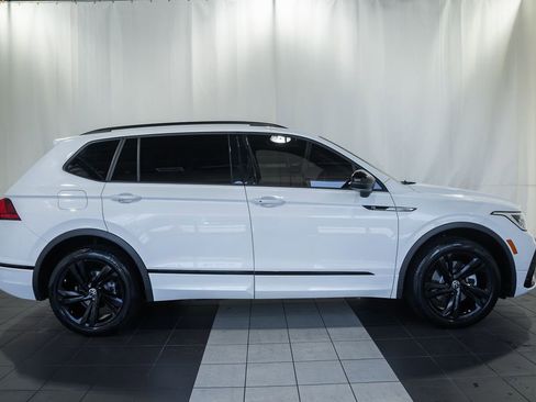 Used 2024 Volkswagen Tiguan SE R-Line FWD image 3