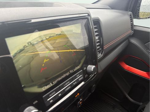 Used 2022 Nissan Frontier PRO-4X w/ Technology Package image 18