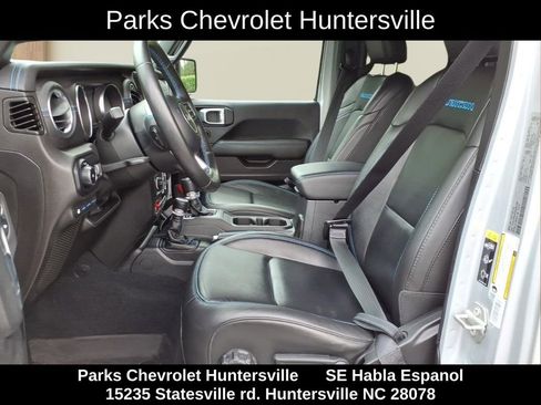Used 2023 Jeep Wrangler Unlimited Rubicon 4xe w/ Cold Weather Group AWD/4WD image 17