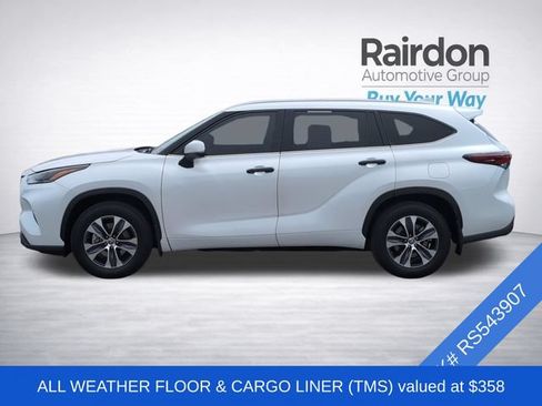 Used 2024 Toyota Highlander XLE AWD/4WD image 4