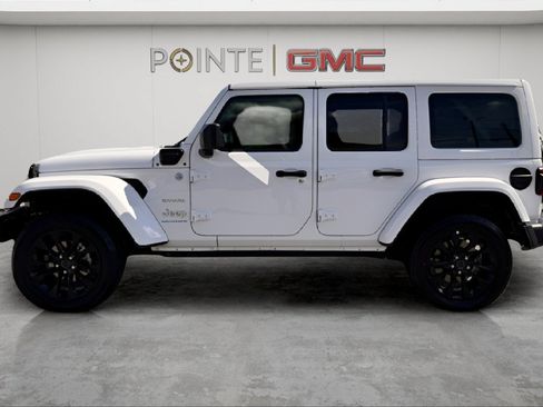 Used 2024 Jeep Wrangler Unlimited Sahara AWD/4WD image 8