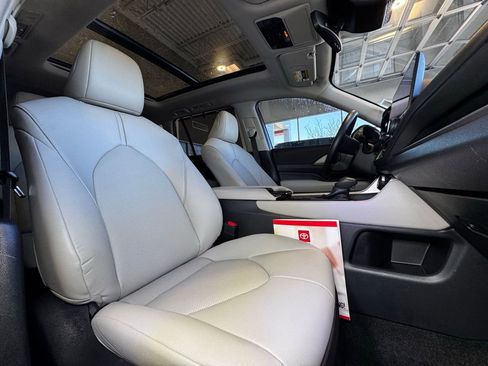 Used 2024 Toyota Grand Highlander XLE image 54