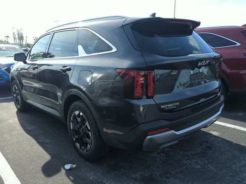 Certified 2025 Kia Sorento S w/ Panoramic Sunroof Package image 8