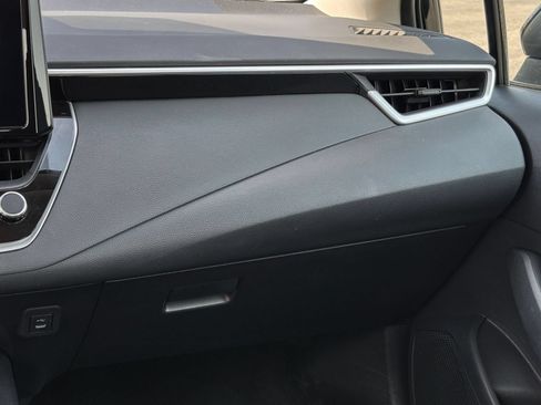 Used 2025 Toyota Corolla LE FWD image 33