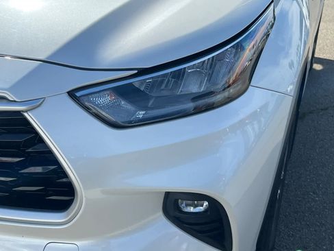 Used 2020 Toyota Highlander XLE image 21