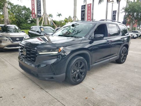 Used 2025 Honda Pilot Black Edition image 3