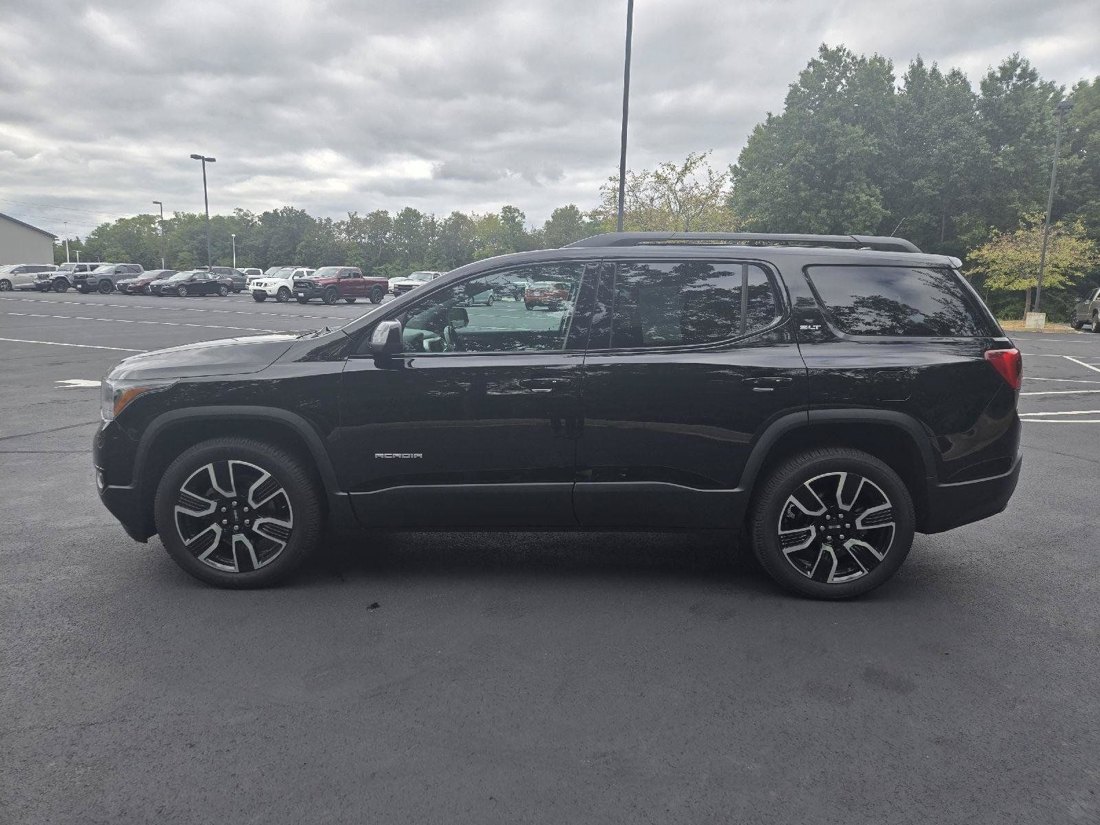 Used 2019 GMC Acadia SLT w/ Black Edition AWD/4WD image 5