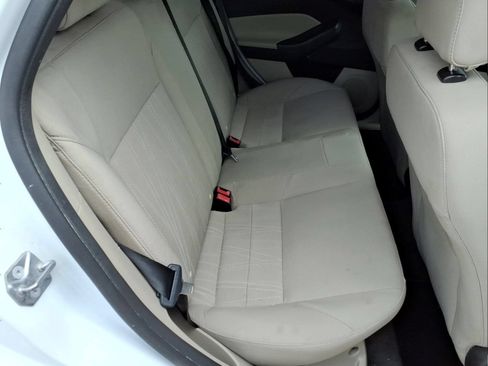 Used 2018 Ford Focus SE w/ SE Appearance Package FWD image 15