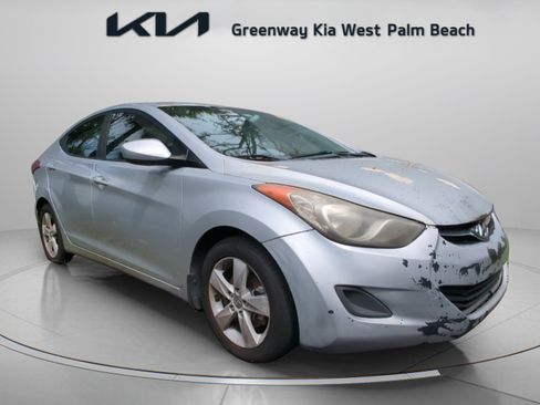 Used 2013 Hyundai Elantra GLS w/ Preferred Pkg FWD image 2