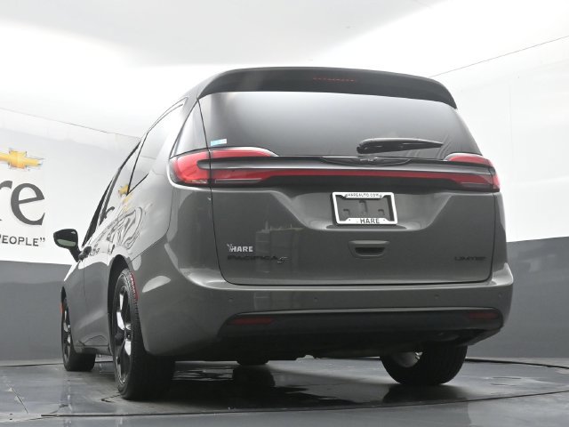 Used 2025 Chrysler Pacifica Limited FWD image 56