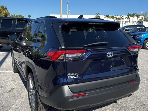 Used 2022 Toyota RAV4 XLE Premium image 6