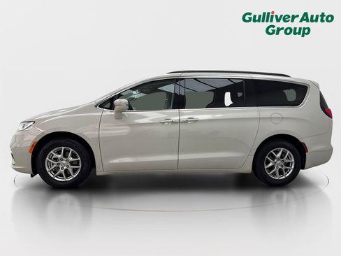 Used 2021 Chrysler Pacifica Touring FWD image 3