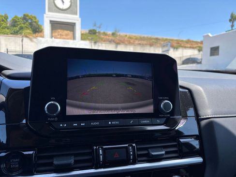 Used 2025 Nissan Pathfinder SV FWD image 25