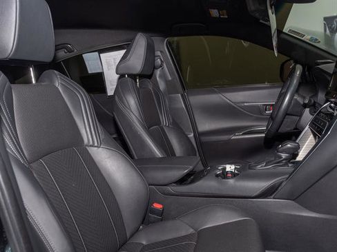 Used 2022 Toyota Venza Limited image 21