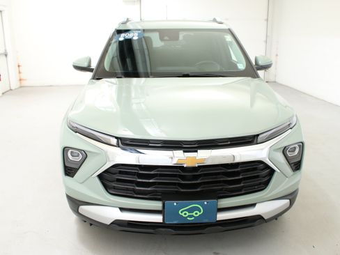 Certified 2025 Chevrolet TrailBlazer LT w/ LT Cold Weather Package FWD image 3