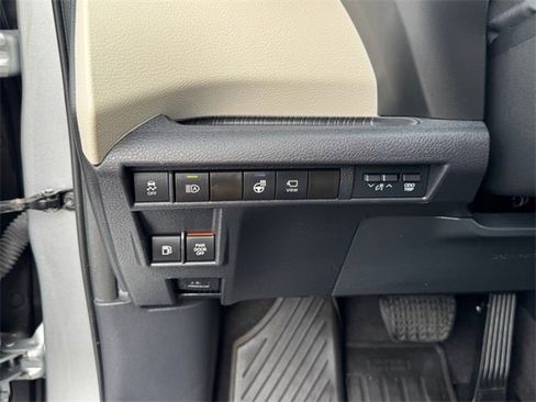 Used 2023 Toyota Sienna Platinum image 17