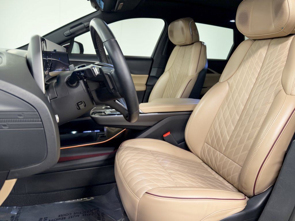 Certified 2024 Cadillac Lyriq Luxury w/ Nappa Leather Package AWD/4WD image 5