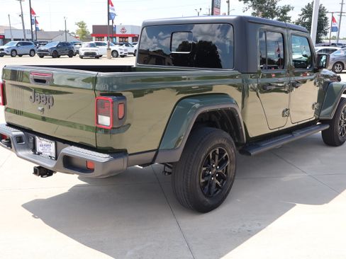 Used 2022 Jeep Gladiator Sport AWD/4WD image 5