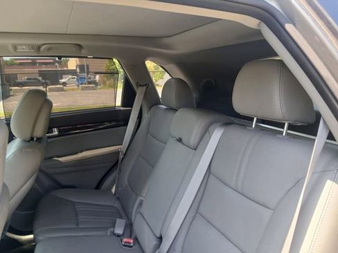 Used 2014 Kia Sorento SX FWD image 40